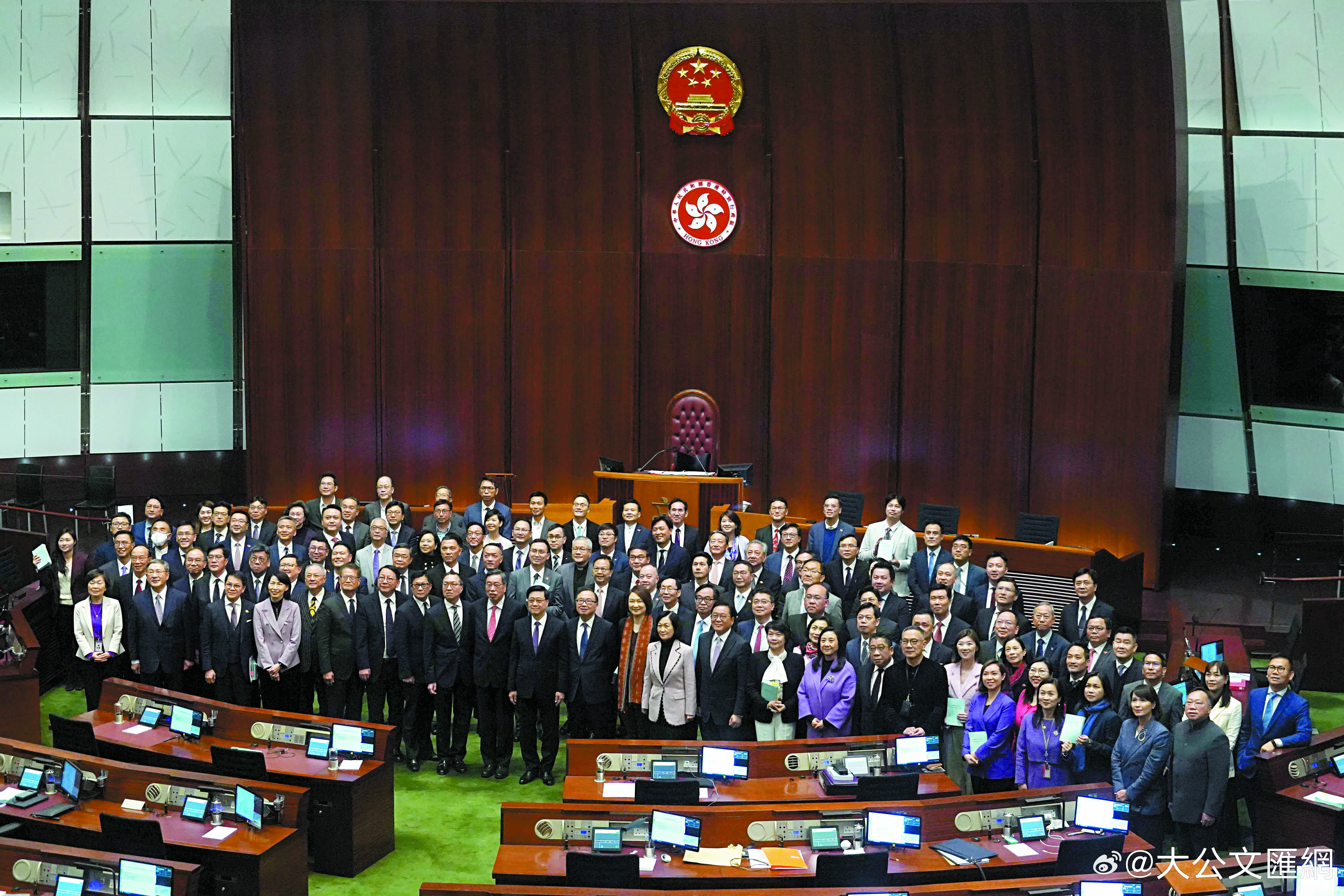 时代节奏中的我们，被2024的瞬间硬控的轨迹