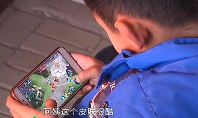 当代游戏产业少年孩子兼职游戏代练现象探讨