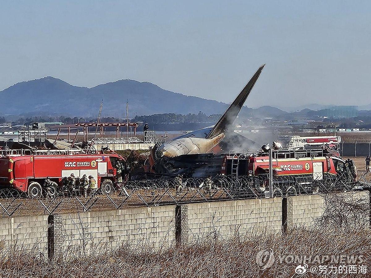 韩国客机紧急起火现场，惊心动魄的时刻