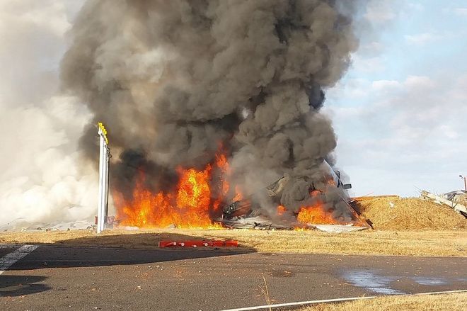 韩国飞机降落起火事件，181人紧急撤离纪实