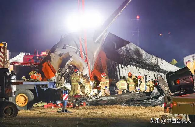 韩国空难遇难者群像，生命的消逝与哀思无尽